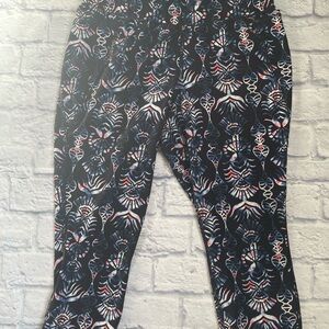 Livi Active Women's Patterned Leggings - Black and Red